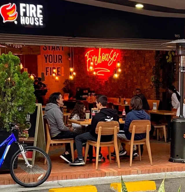 65efacd8eeb4f6564622087a_People_2